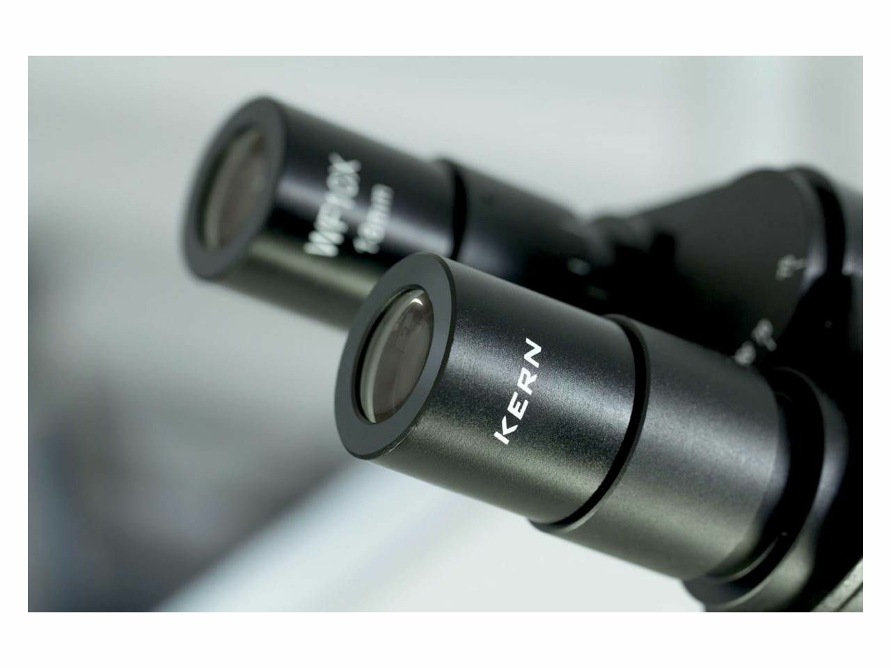 BINOKULARNI SVJETLOSNI MIKROSKOP KERN OBS 106