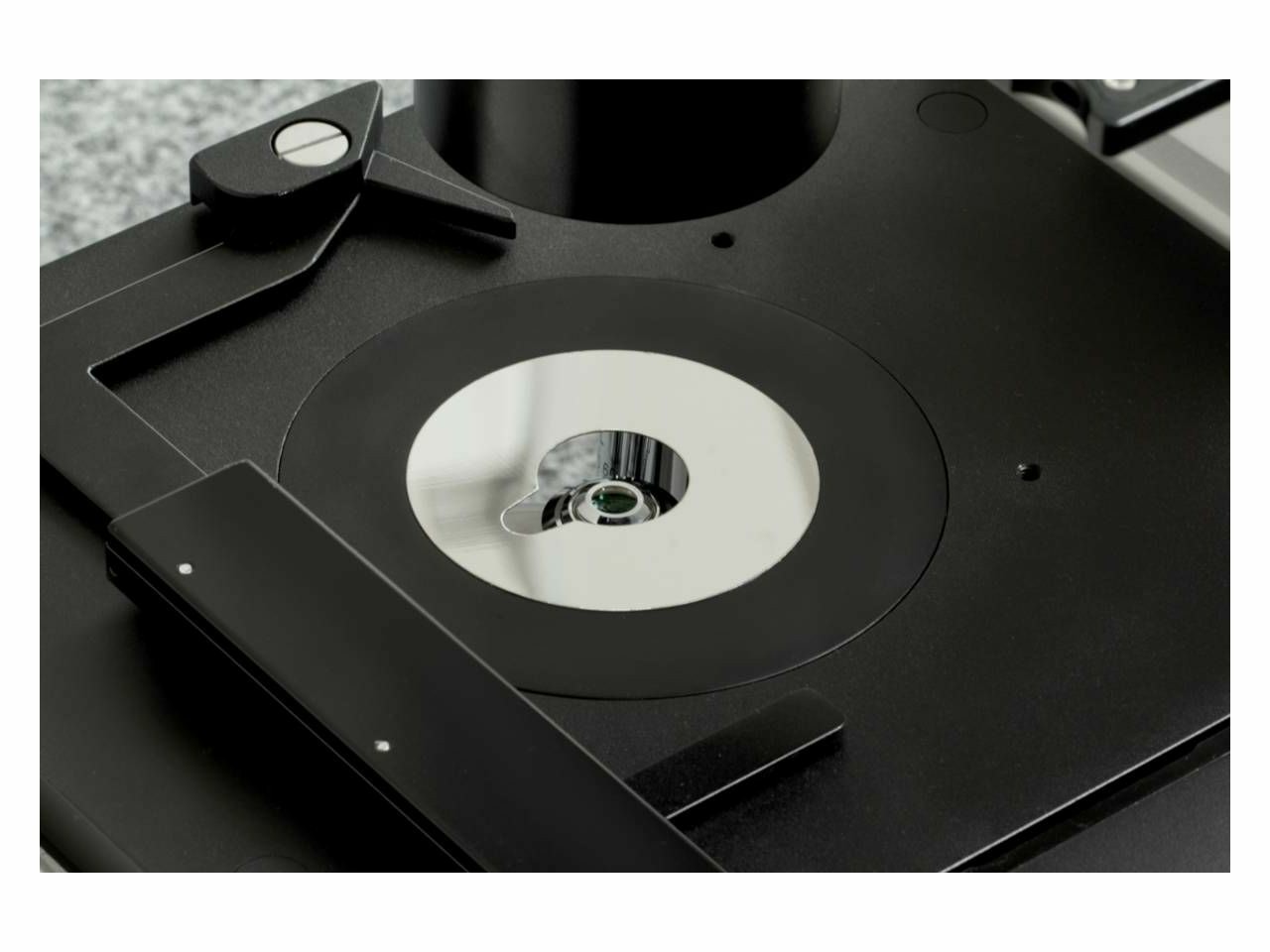 INVERZNI FLUORESCENTNI TRINOKULARNI MIKROSKOP KERN OCM 165