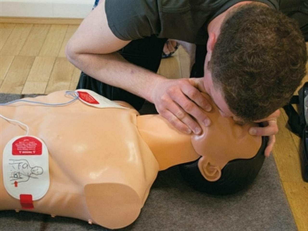 LUTKA ZA VJEŽBU OŽIVLJAVANJA - AMBU SAM