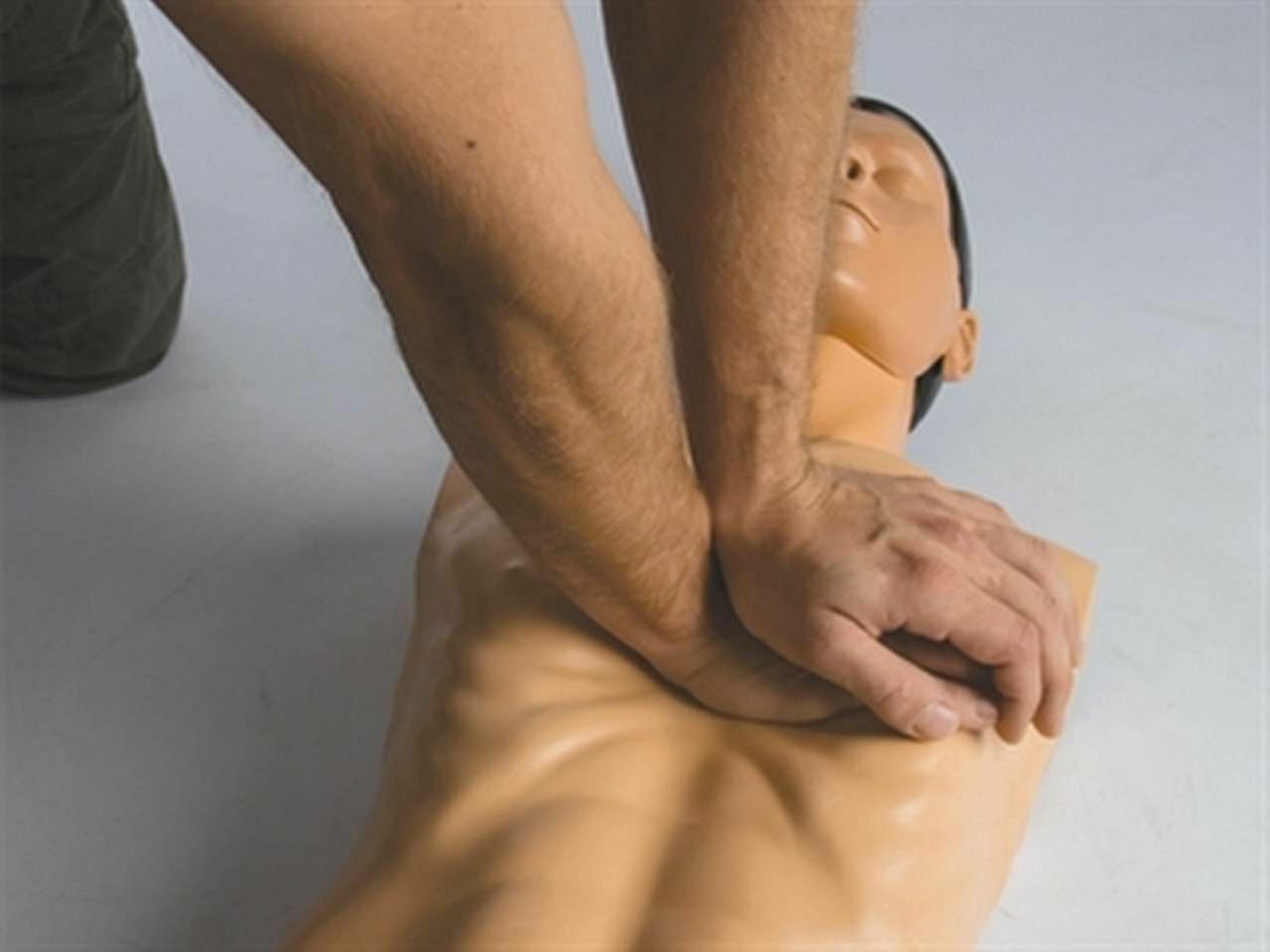 LUTKA ZA VJEŽBU OŽIVLJAVANJA - AMBU SAM