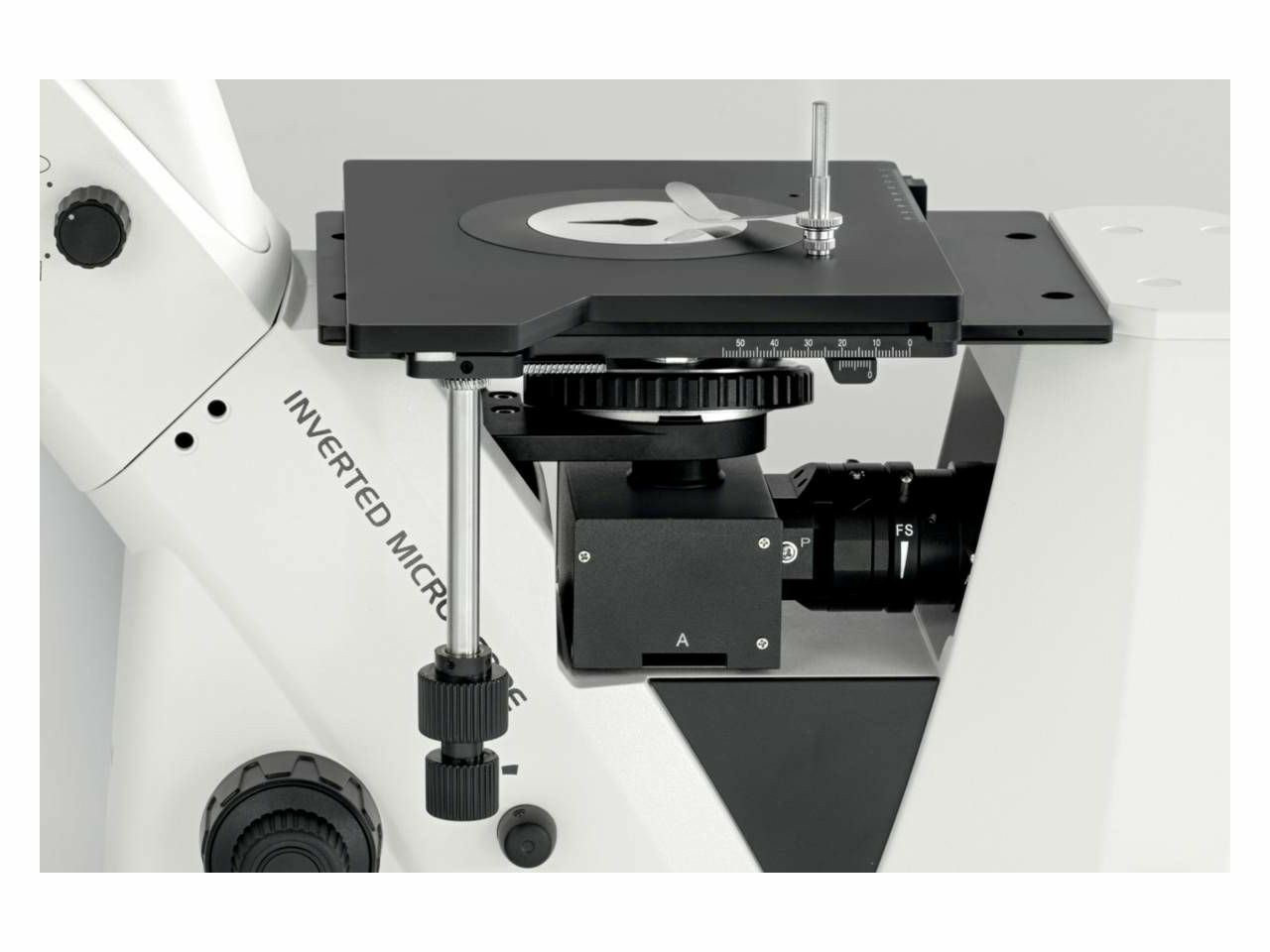 METALURŠKI INVERTNI TRINOKULARNI MIKROSKOP KERN OLM 171